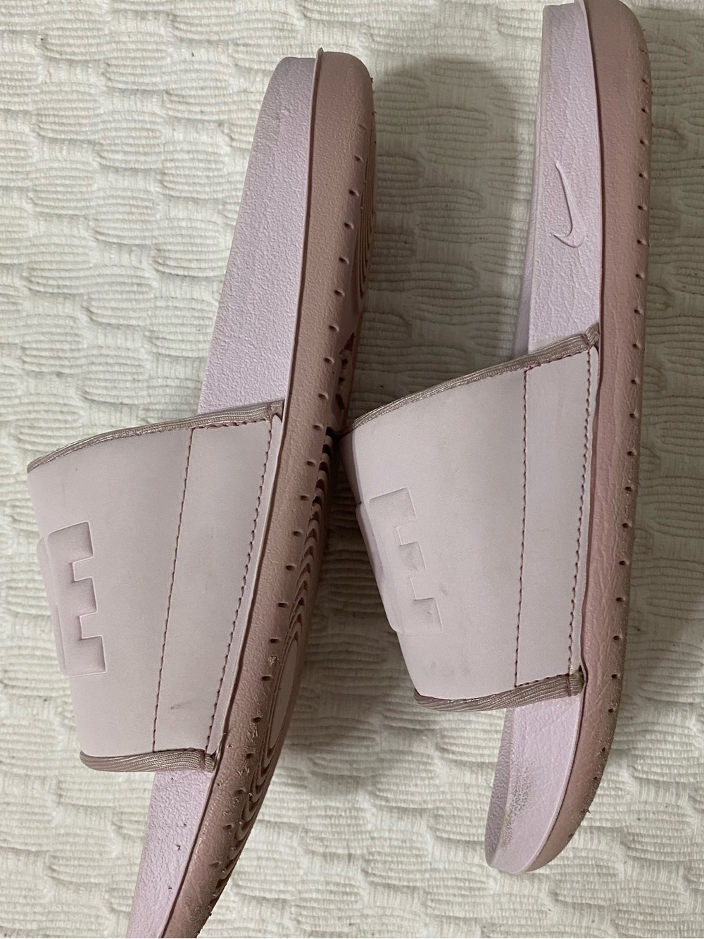 NIKE Nearly NEW CONDITION Revive Foam Slides
